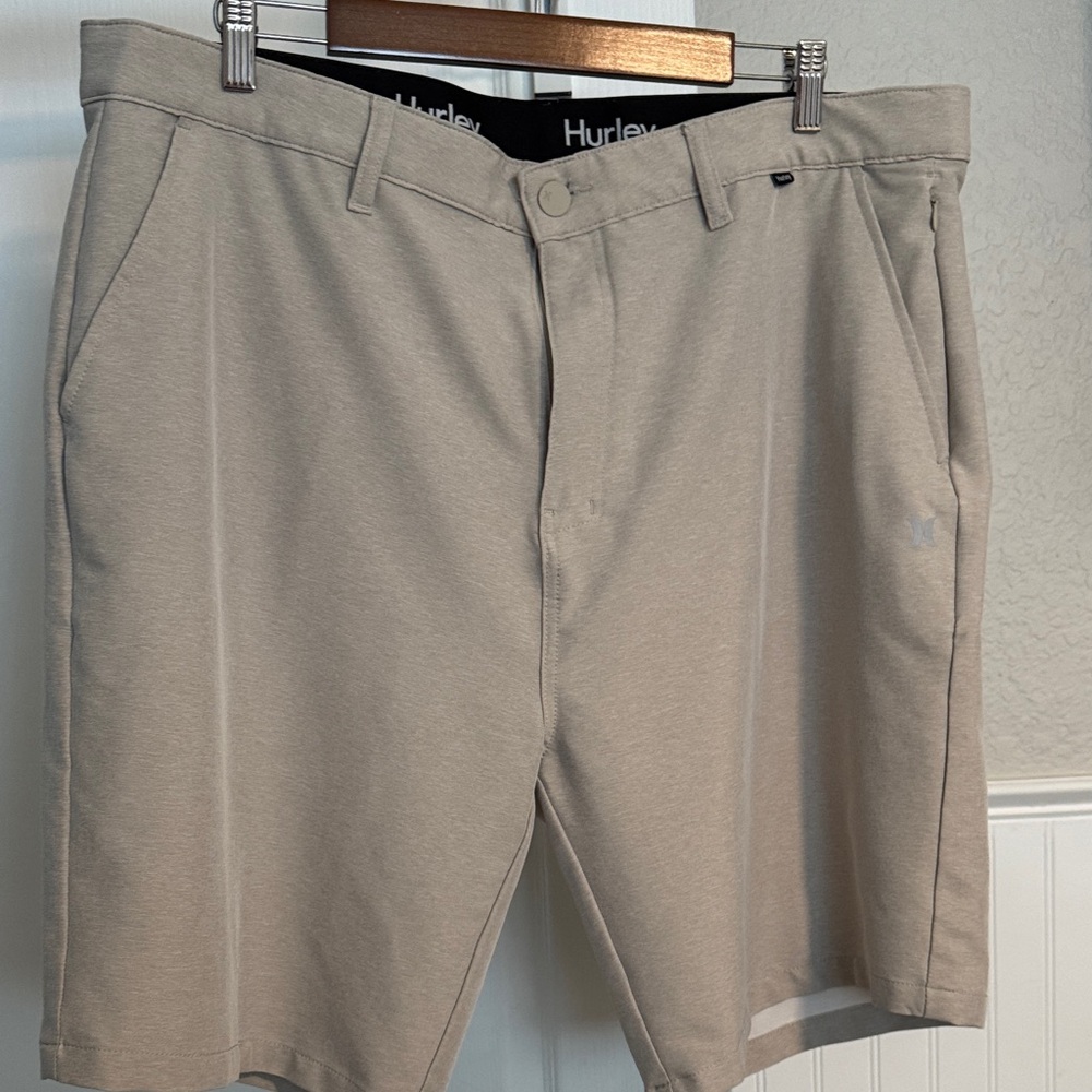 Hurley Men's Beige Flat Front Shorts